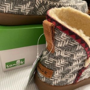 NWT Sanuk women's bootah ankle boot